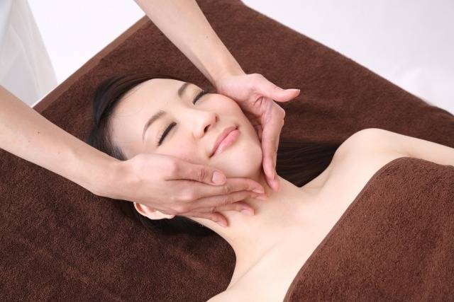 フェイシャルエステとは？メリットや綺麗な肌を保つポイントを解説